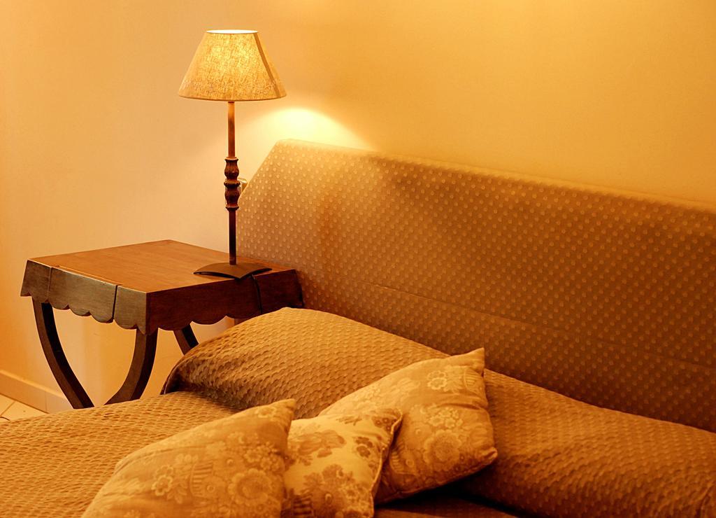 Hotel Les Mazets Des Roches تاراسكون الغرفة الصورة