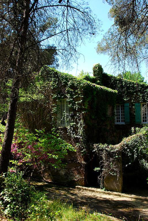 Hotel Les Mazets Des Roches تاراسكون الغرفة الصورة